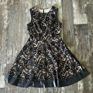 JESSICA SIMPSON BEAUTIFUL LACE BLACK DRESS, SIZE 6